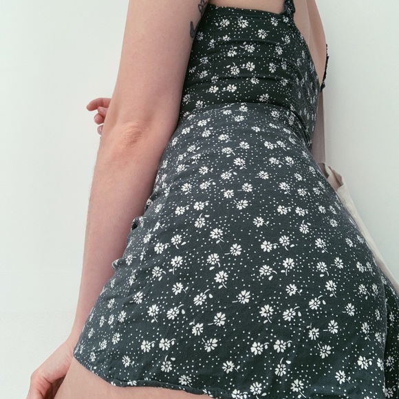 UO Floral Ruffle Button Romper - Picture 4 of 4